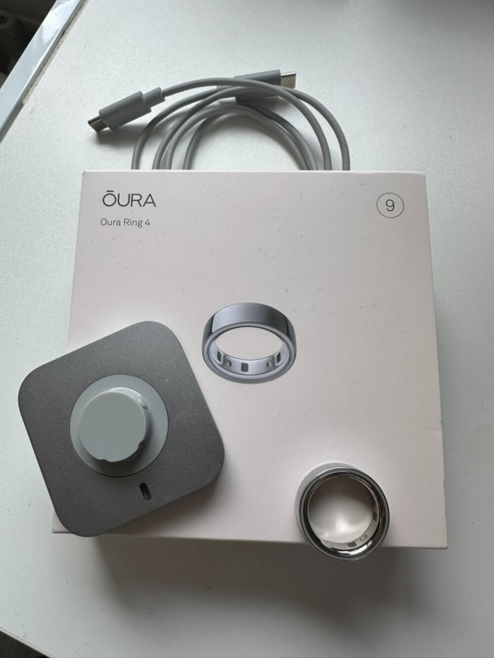 Oura Ring 4 with Box & Charger - Silver - Size 9